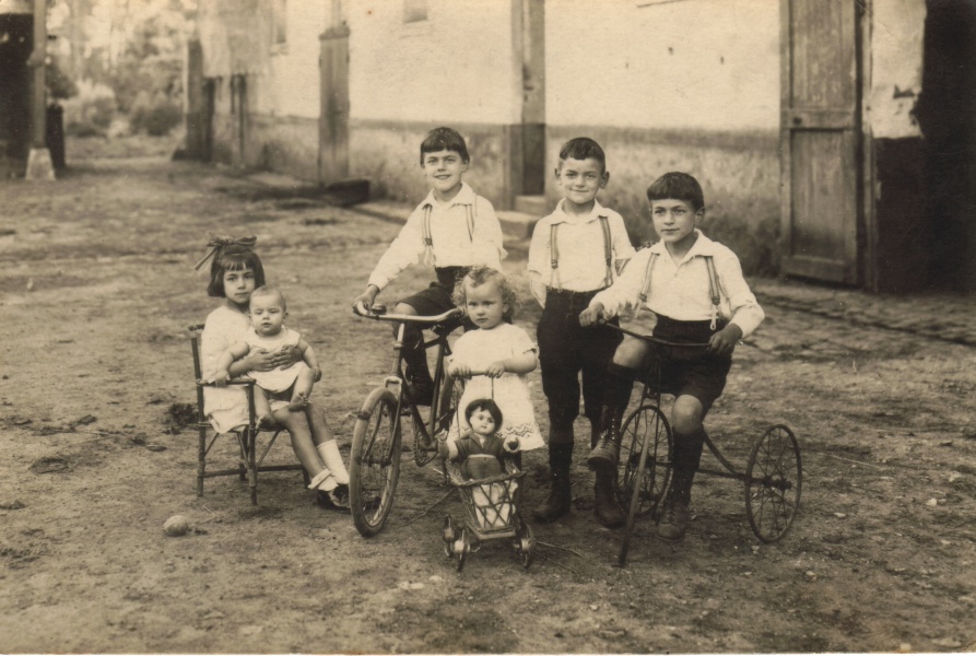 1922-CP_Fam-Wal-les_6-cour.jpg