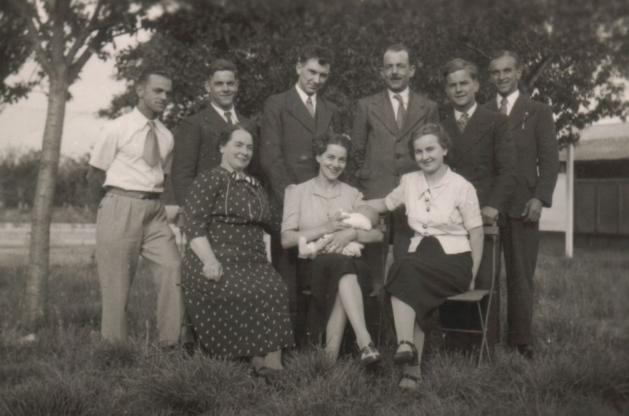1938-WalAlphFam.jpg